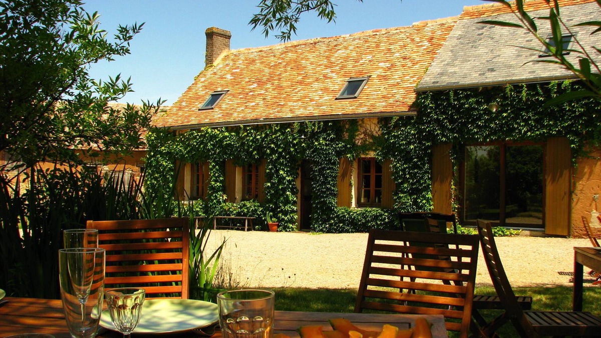 Marigne-Laille Villa | Large, comfortable, quiet farmhouse with heated swimming pool and large wooded garden