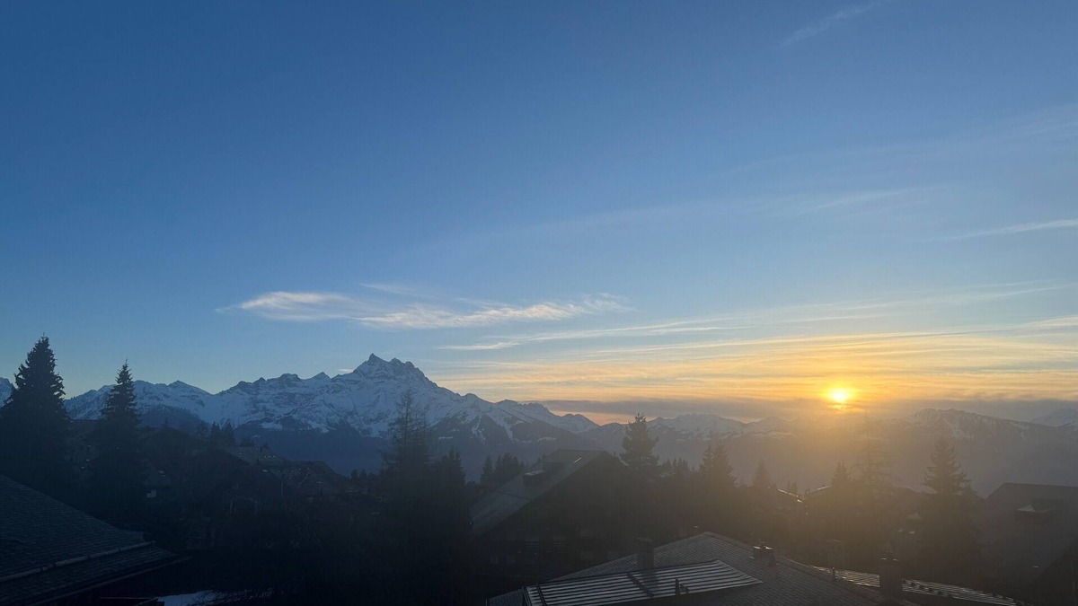 Villars-sur-Ollon Ski Chalet | Large, comfortable chalet with lots of natural light, stunning view on the Alps