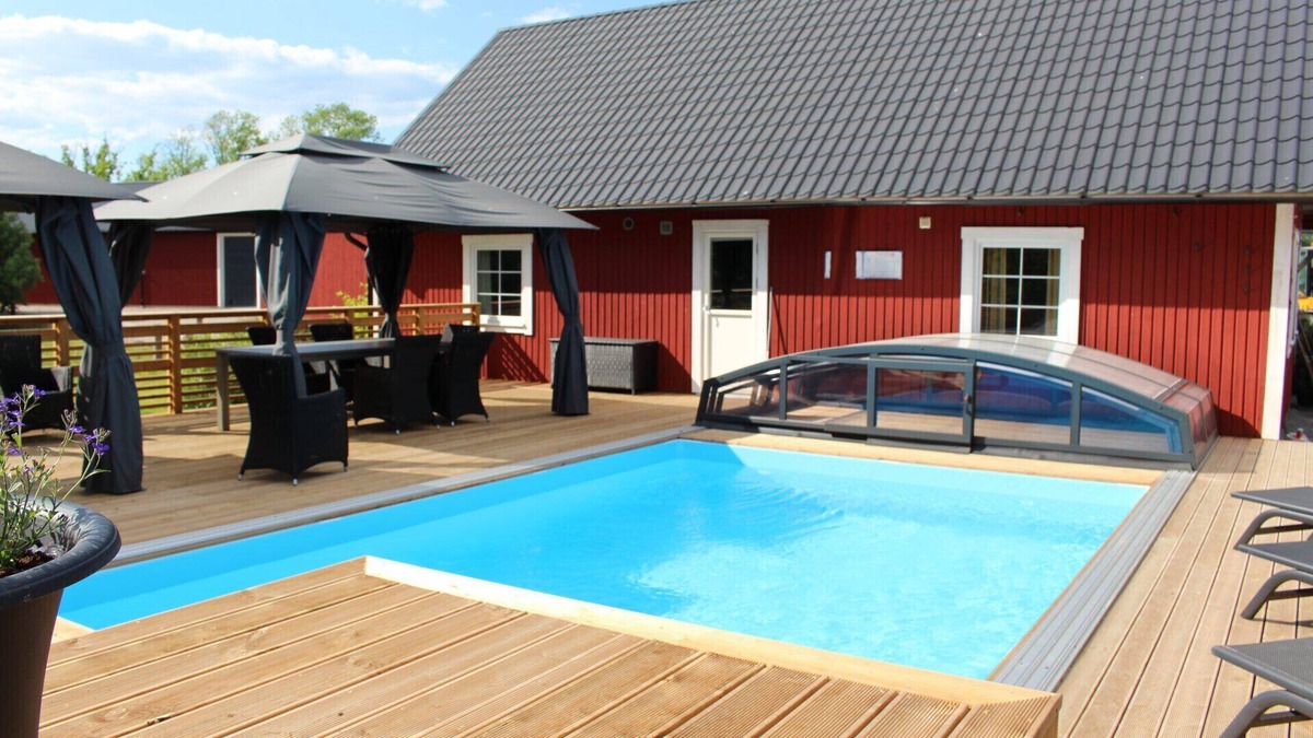 Vackelsang House | Large comfortable holiday home with private pool, motorboat and lake view
