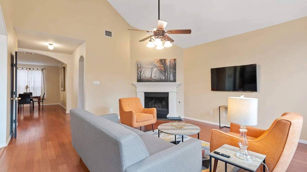 South Arlington House | Large Comfy 4BR Retreat/Great Location ~Fam/Group