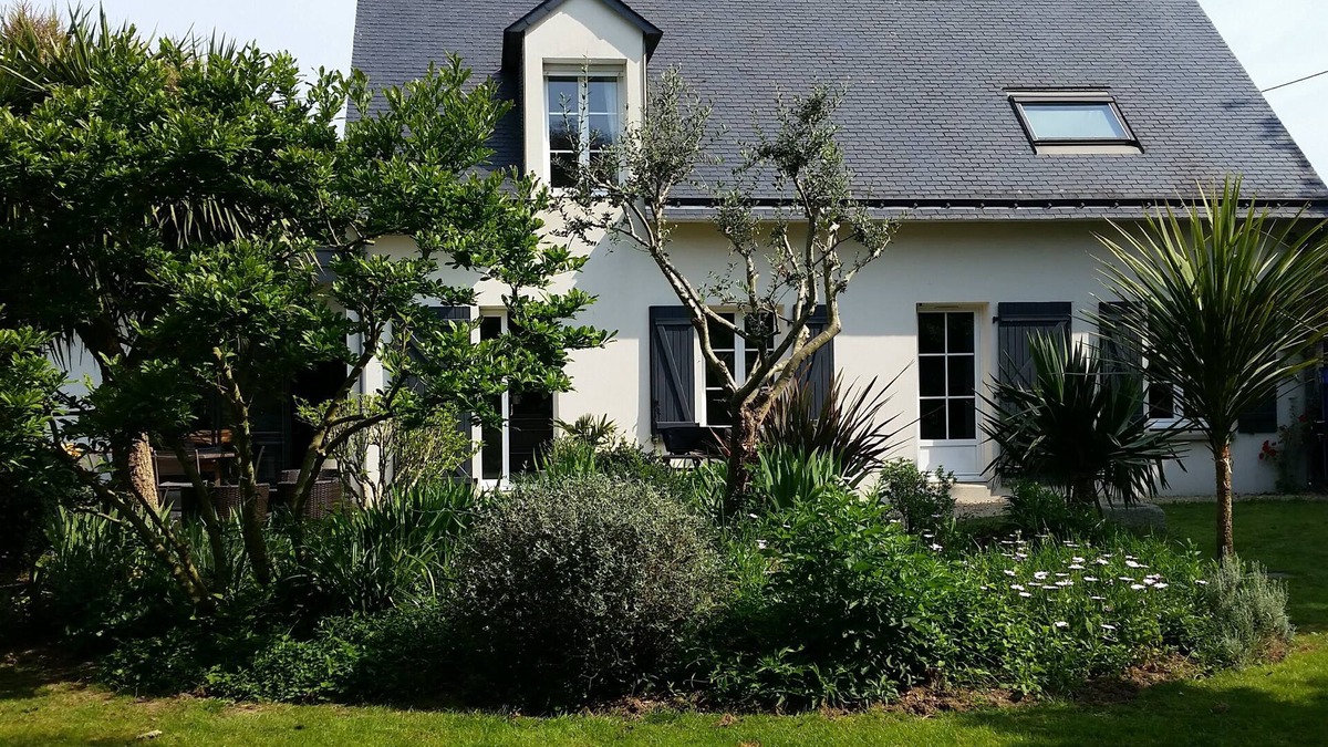 Ploemel House | Large contemporary family home in a quiet and comfortable 10min beaches