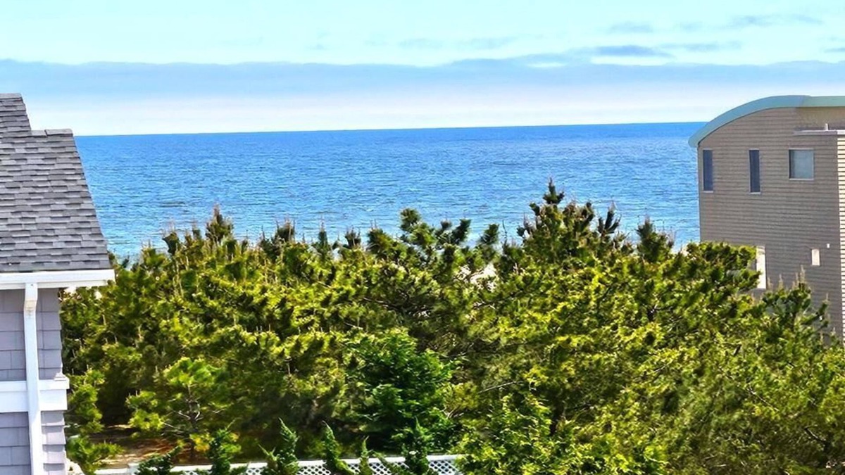 Loveladies House | Large Contemporary Ocean Block Home