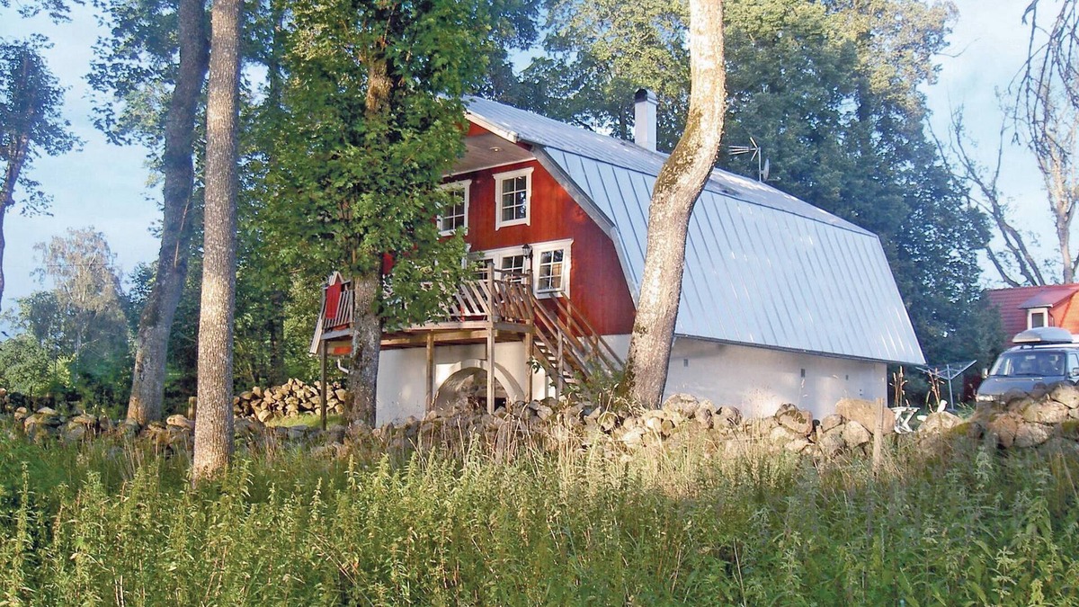 Stavsjo House | Large cottage with a view of Lake Bolmen from the terrace.
