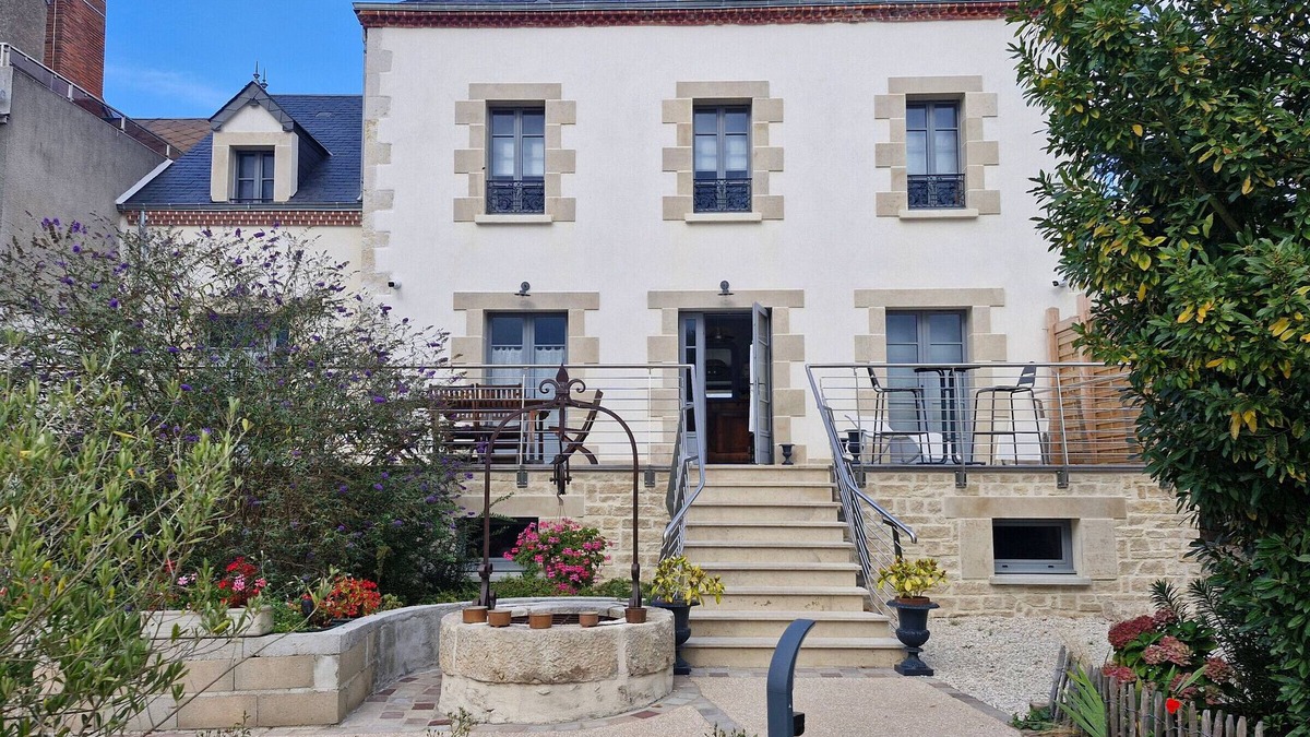 Briare Bed & Breakfast | Large Cottage with Canal View, Near Town Center, Pet-Friendly Room Available