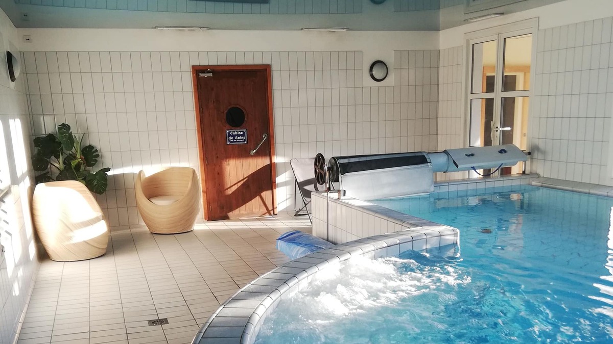 Marciac House | Large cottage **** with heated indoor swimming pool in park in the heart of Marciac