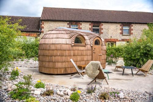 Scunthorpe Apartment | Large Country Cottage, Sleeps 8 - Spa Facilities, Garden Bar, Catering Services, Free Parking, Nature Reserve, Hen Parties