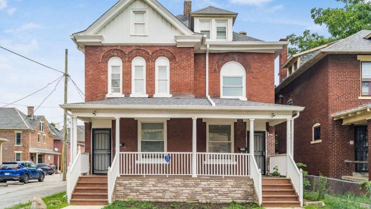 Olde Towne East House | Large Cozy,Chic Comfortable 3 BR in a two Story townhouse, WiFi, TVs, work desks