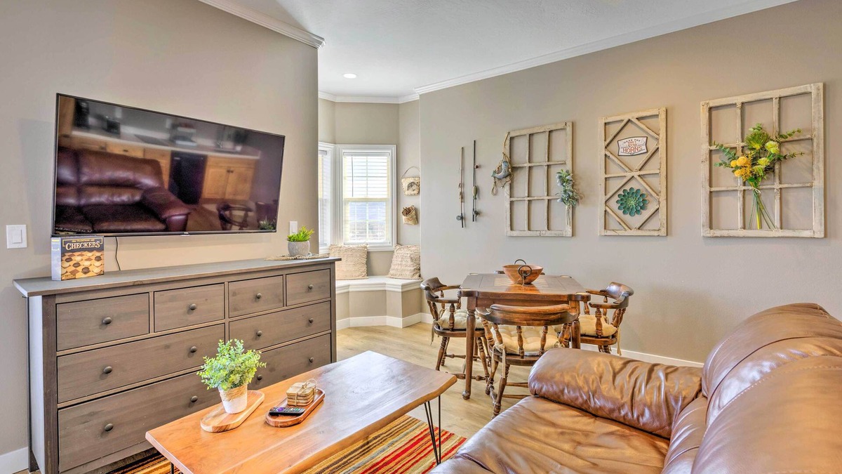 Midway Apartment | Large, Cozy Midway Studio w/Mountain Views!