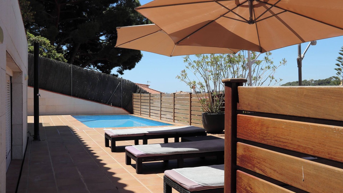 Canet de Mar Villa | Large & cozy villa with private pool in Canet de Mar on the Mediterranean Sea