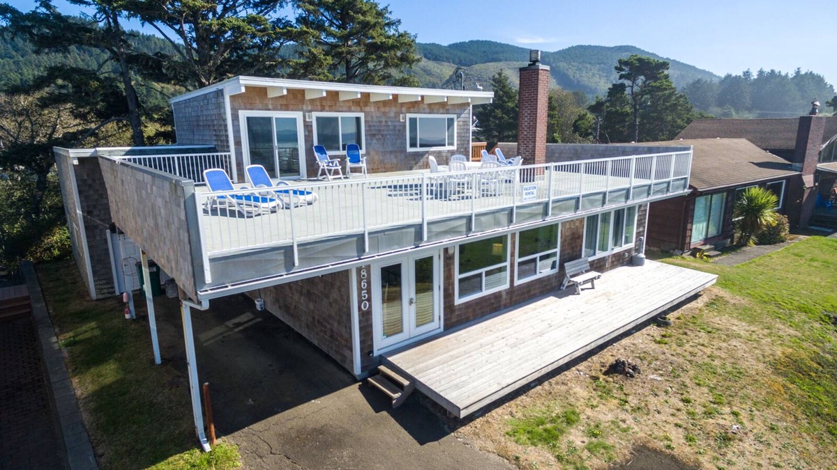 Rockaway Beach House | Large Deck at this Oceanfront home with Views of Twin Rocks, Beach and Lake