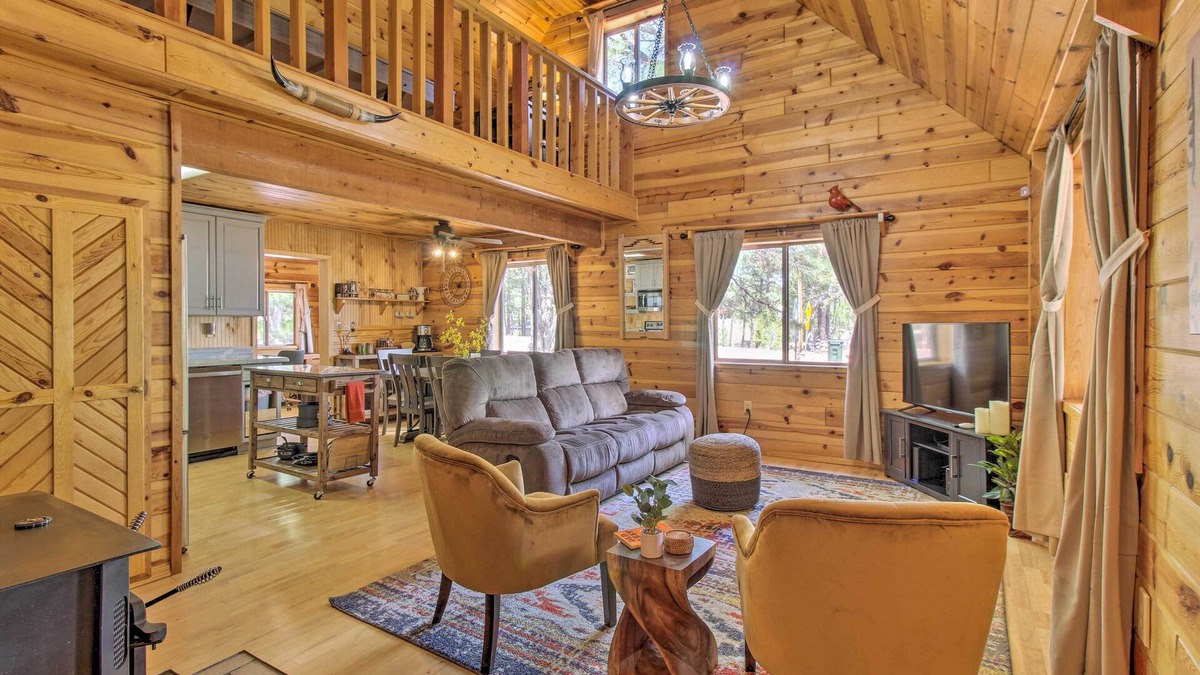 Show Low Cabin | Large Deck, Grill: Pet-Friendly Show Low Retreat!