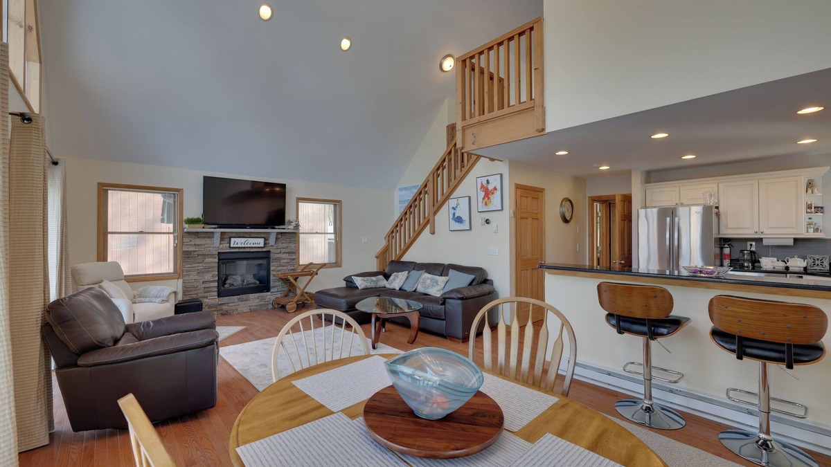 Lake Ariel House | Large Deck + Resort Amenities: Lake Ariel Retreat