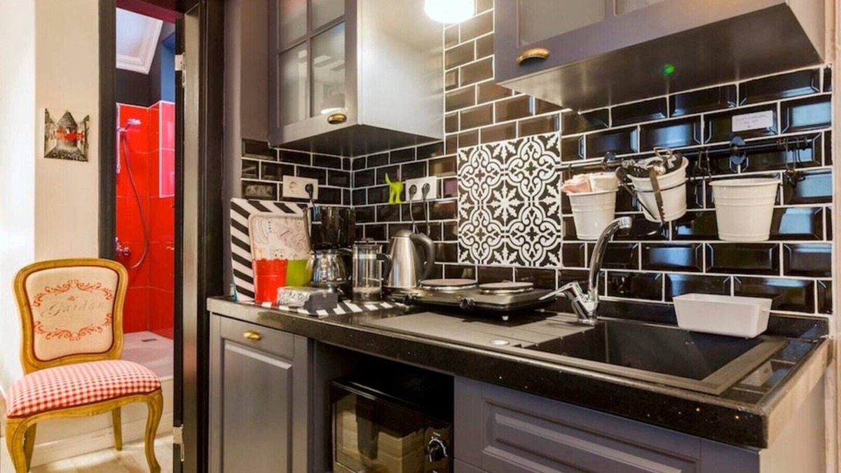 Galata Apartment | Large Design Flat -4Bdrm- 4Bth -1st FL