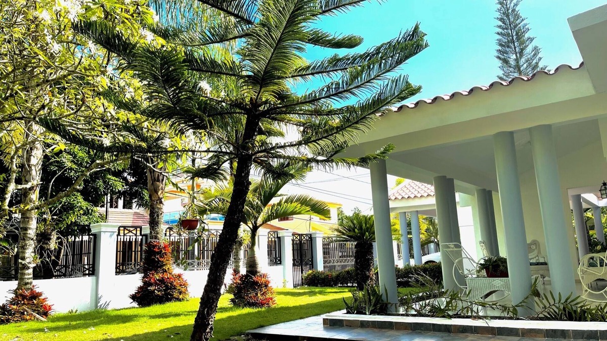 San Francisco de Macoris House | Large 3 BD home w/AC,Beautiful Yard,Best location
