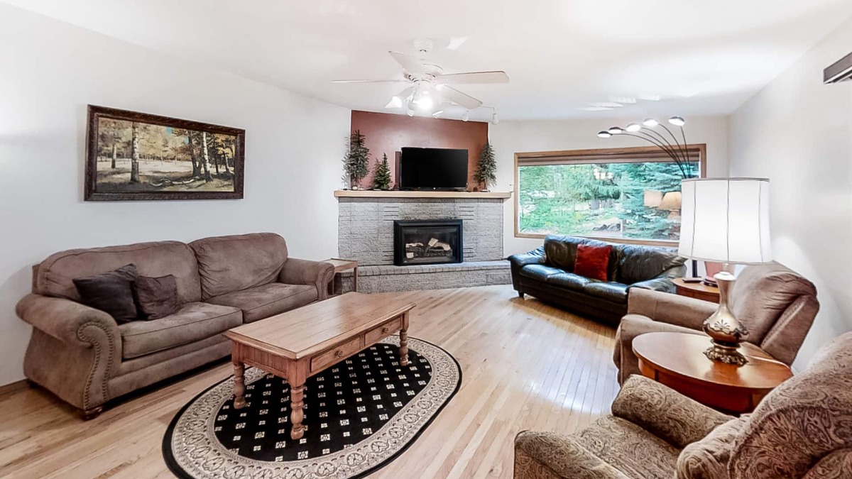 Joseph House | Large Dog-Friendly Duplex with Lovely Interior + Free WiFi, Private Washer/Dryer