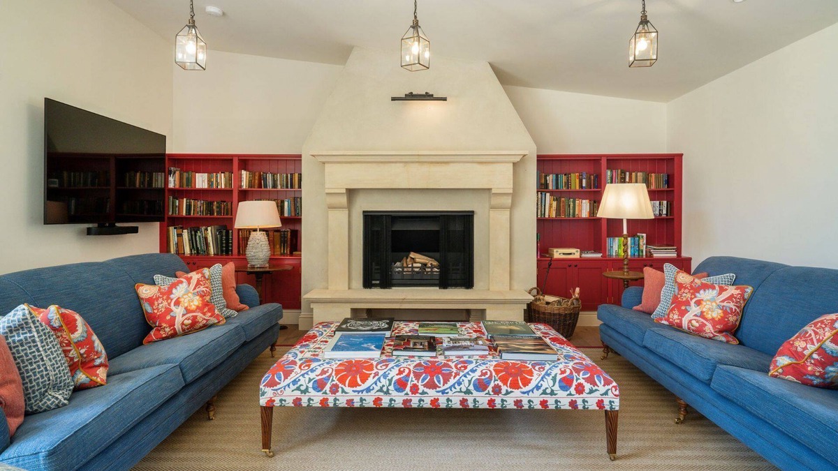 Little Coxwell House | Large dog friendly holiday home with a hot tub in the Cotswolds - Coppers Barn