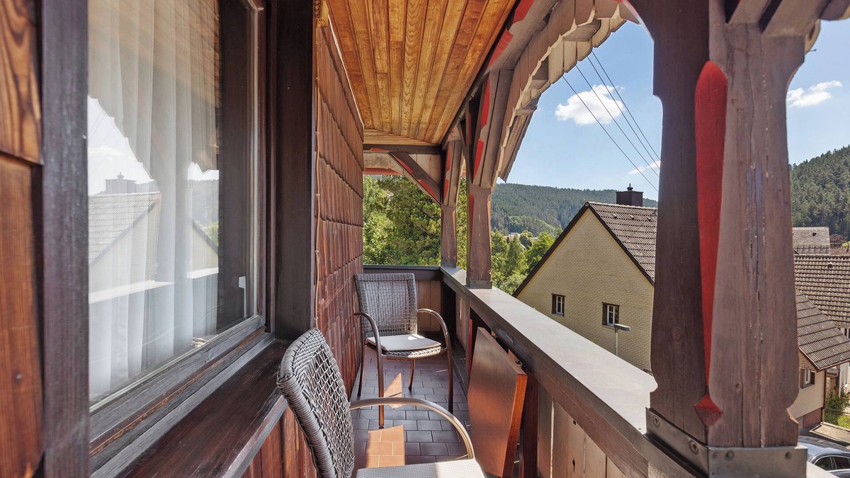 Tennenbronn Apartment | Large Double Room with Shared Garden, Balcony and Wi-Fi
