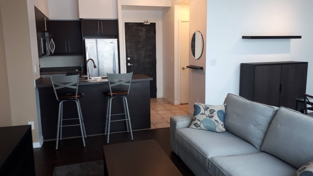 Bathurst Quay Condo | Large Downtown 1 Bdrm condo high rise with city and lake view
