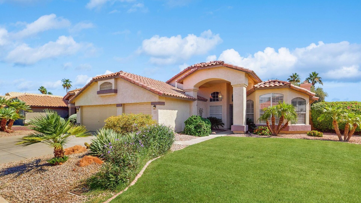 Avondale House | Large elegant home w/private pool, yard, & pool table - near Cardinal Stadium