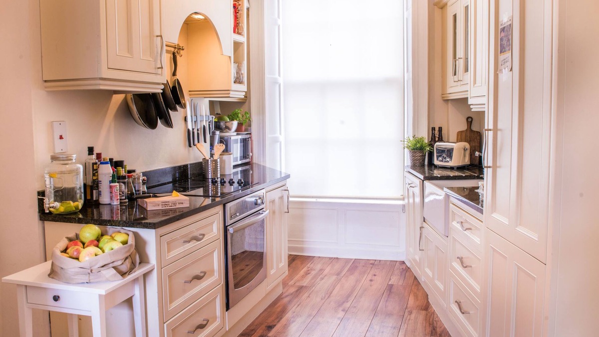 Grand Canal Dock House | Large ensuite room, in historic house by the canal