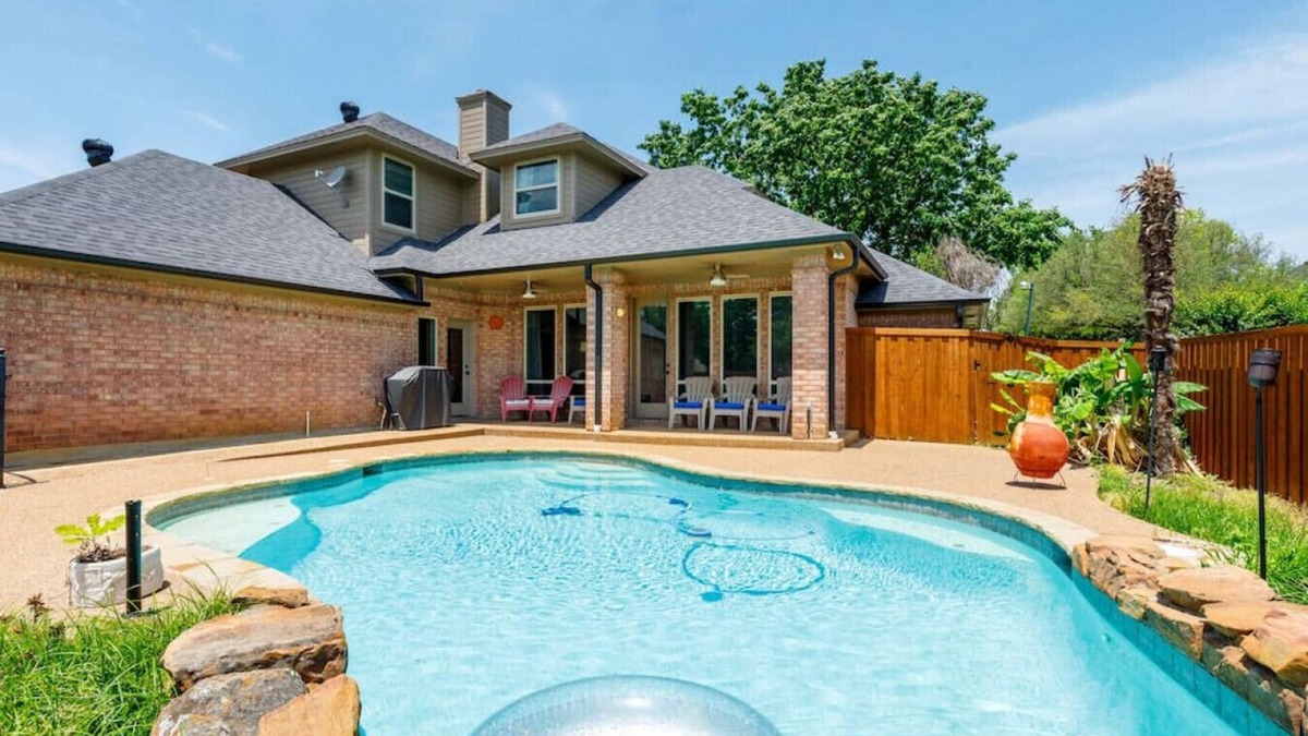 Keller Apartment | Large Executive Family Home with Pool near DFW Airport