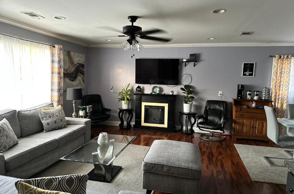 Columbus House | Large executive home with 5 bedrooms, 2.5 baths and game room.