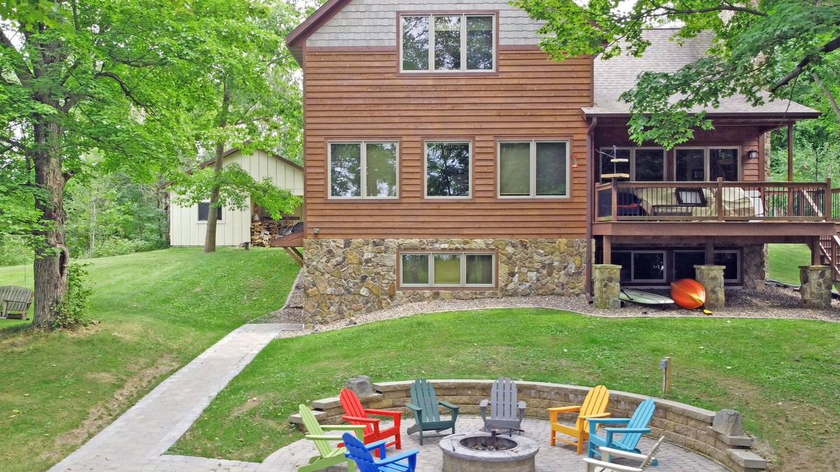 New Auburn Cabin | Large Executive Lake Home On Popular Northern Wisconsin Chain of Lakes