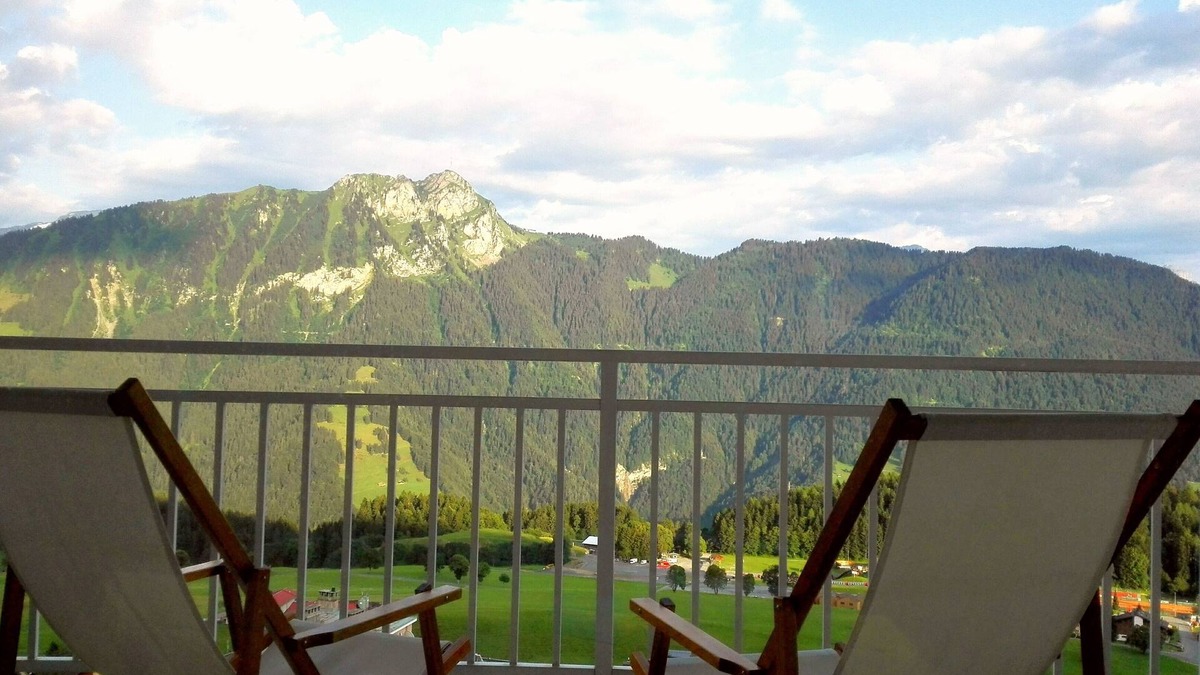 Leysin Apartment | Large family apartment - breathtaking view, Ski-in