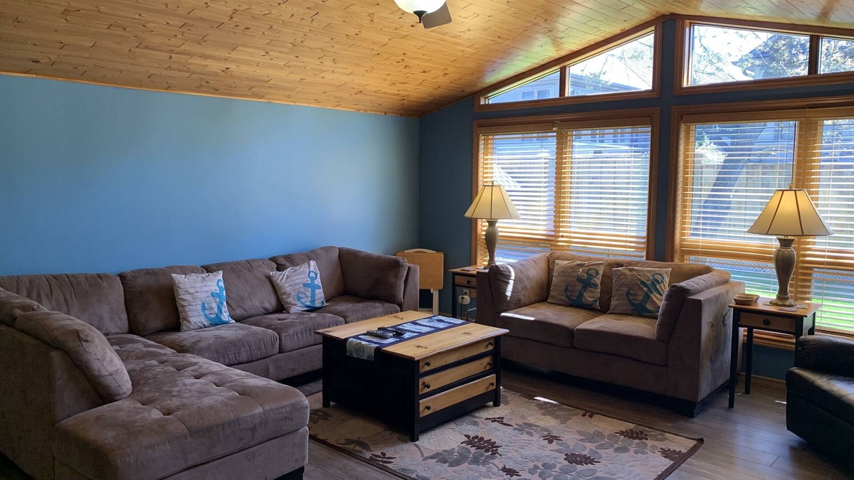 Grand Bend Cottage | Large family cottage in Grand Bend