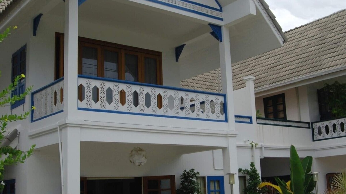 Khao Takiab House | Large Family Friendly Beach Front House