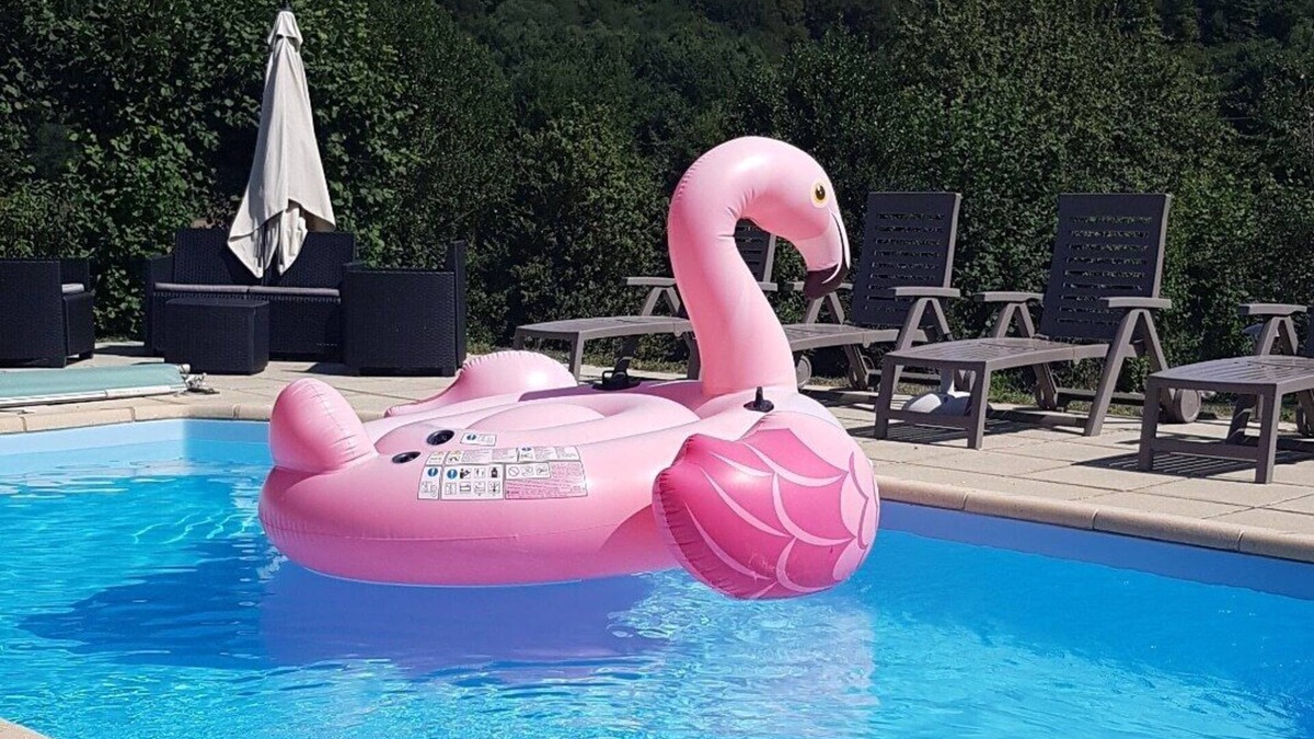 Janaillat Cottage | Large Family Gîte to Sleep 10, Heated Pool, Garden & Playarea, & Stunning Views.