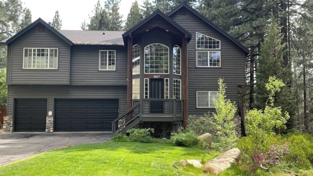 Tahoe Paradise House | Large Family Home in Quiet Wooded Setting Close to Everything