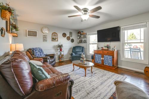 Halfway House | Large Family Home 5 Mi to Dtwn Hagerstown!
