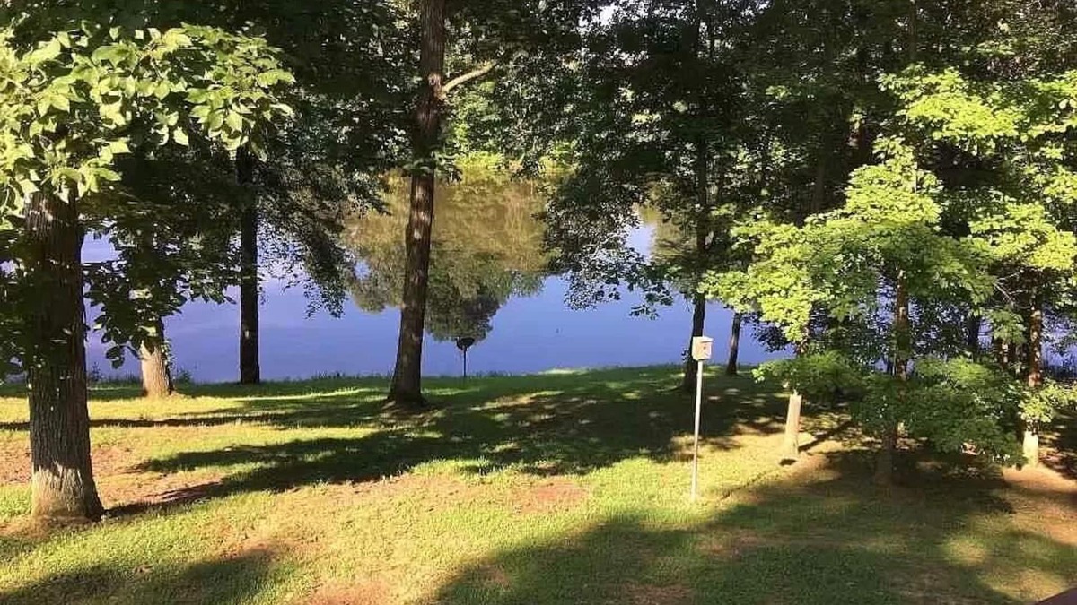 Kuttawa House | Large family home at LAKE BARKLEY sits on a 2.3 acre lot!