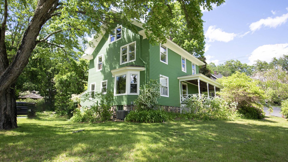 Bolton Landing House | Large family home in the heart of town.