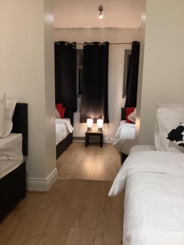 River House | Large Family Home, Pet Friendly, 4 Bed 2 Bath House, Sleeps 10, Free Wi-Fi, Free Parking