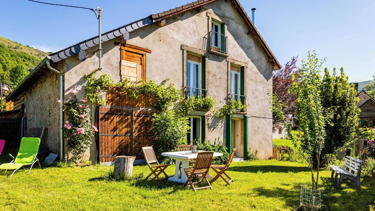 Boussenac House | Large family home with superb panoramic views.