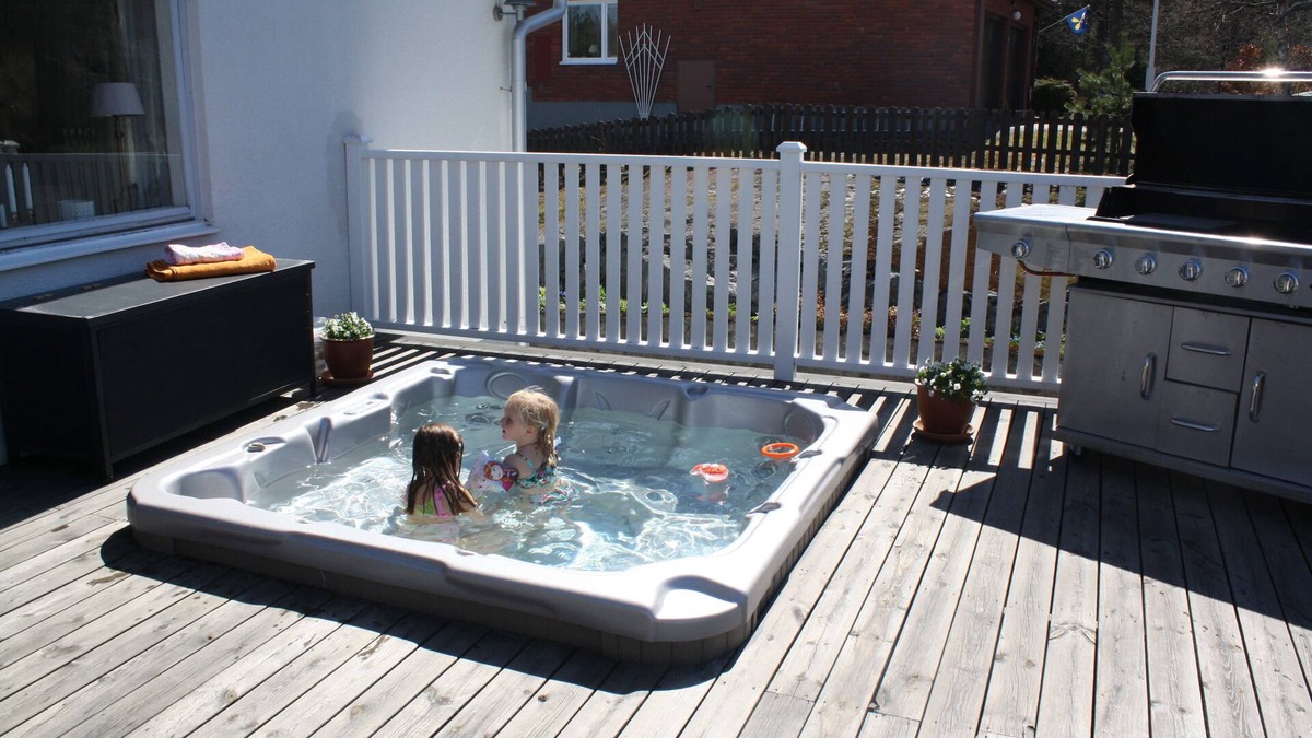 Djursholms Ekeby House | Large family home with jacuzzi in very calm area just outside Stockholm