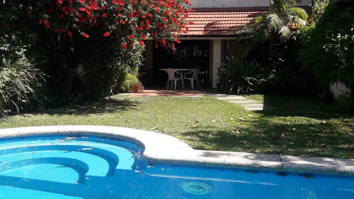 Ramos Mejia House | Large family house with pool in quiet neighborhood