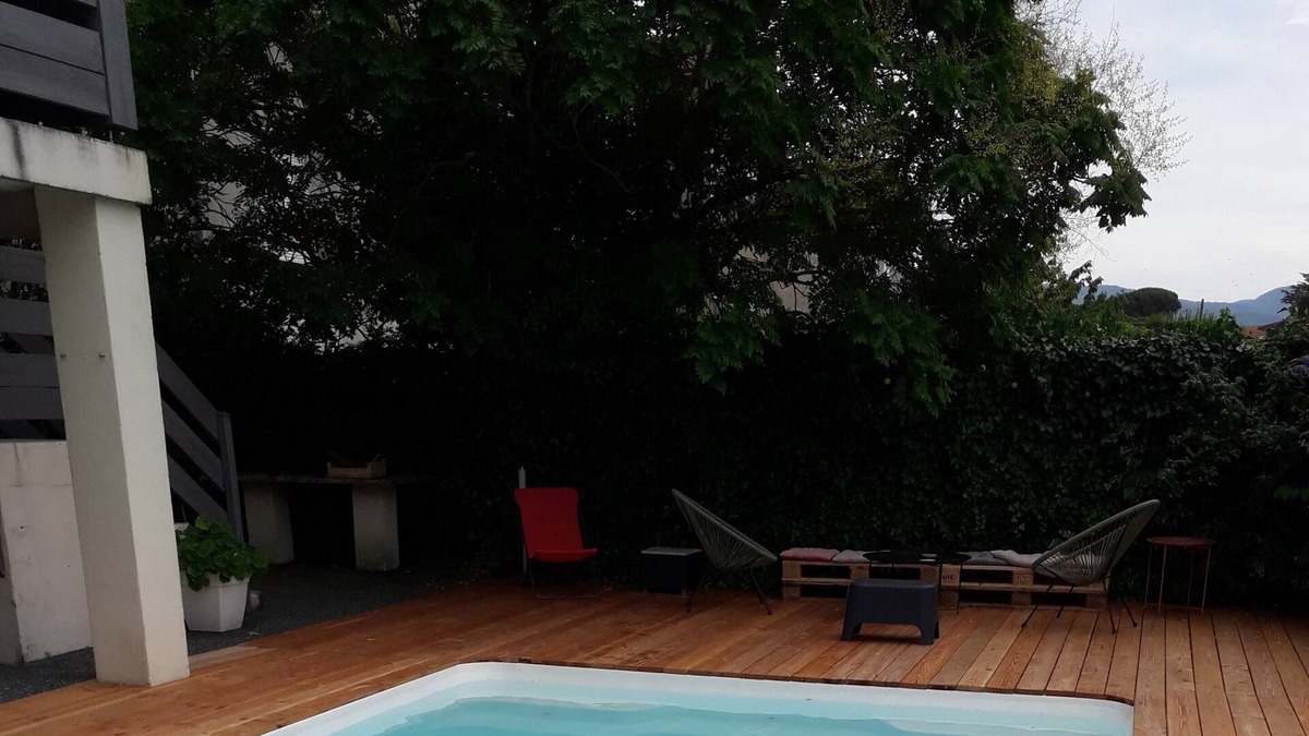 Labruguiere House | Large family house with swimming pool 8 beds + baby beds possible