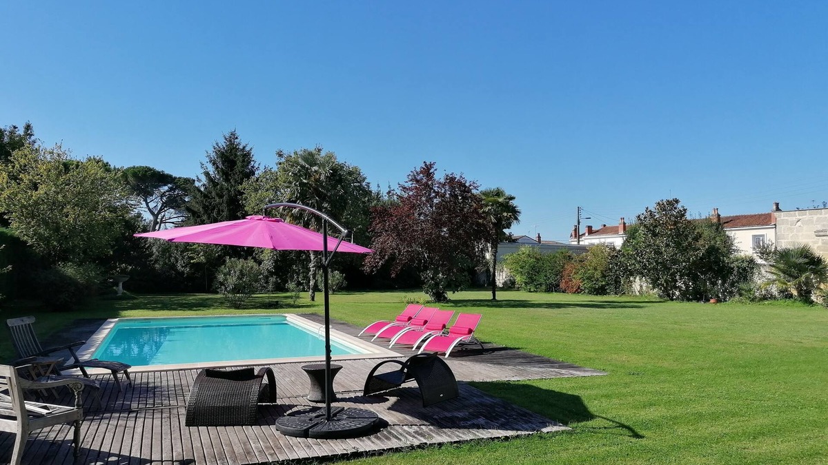 Libourne House | Large family house in Libourne with beautiful garden and swimming pool