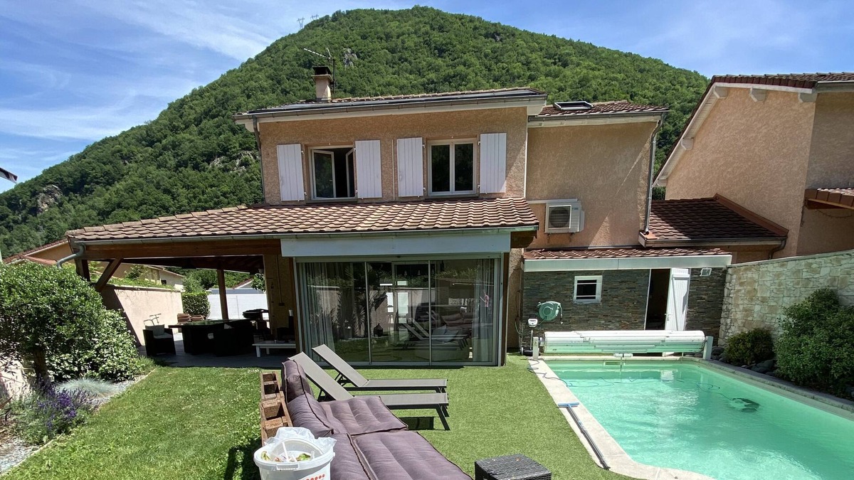 Vizille House | Large family house with swimming pool and jacuzzi on the road to the resorts