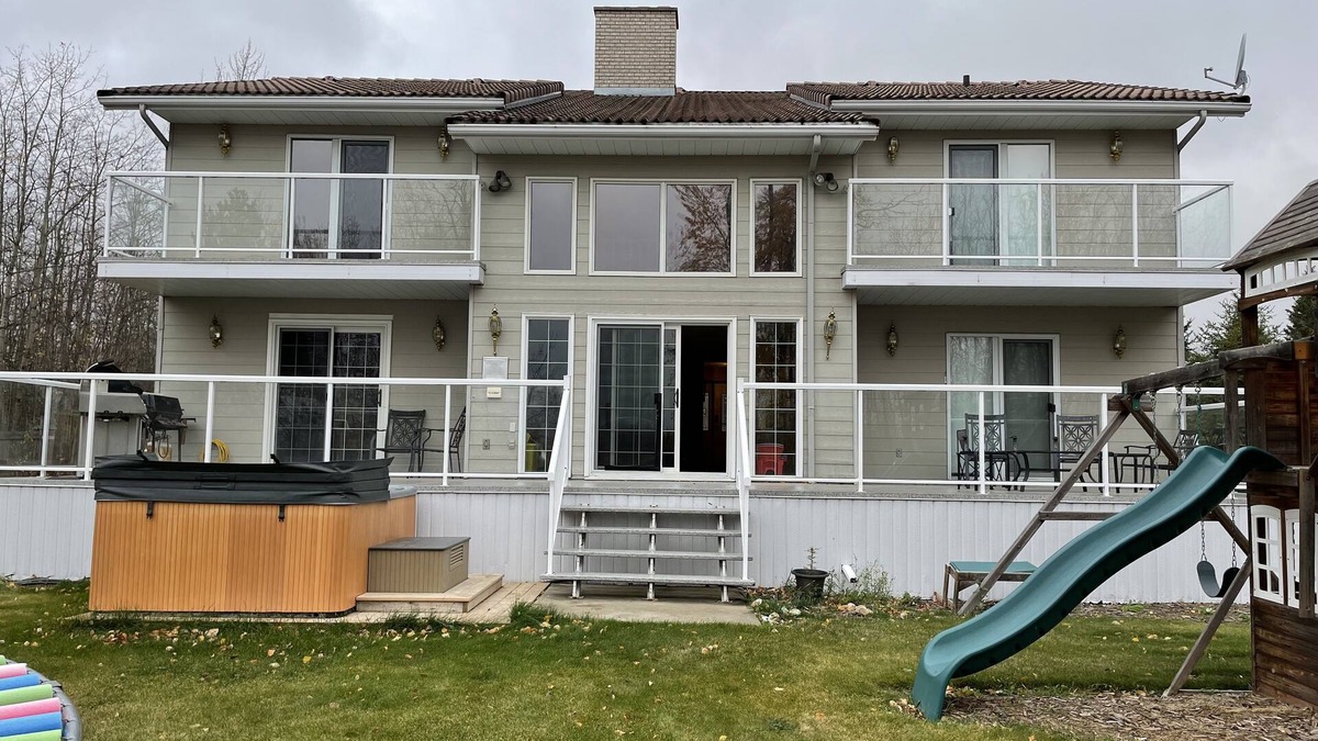 Sherwood Park House | Large family or group vacation lake home with dock and boats 35 minutes from WEM