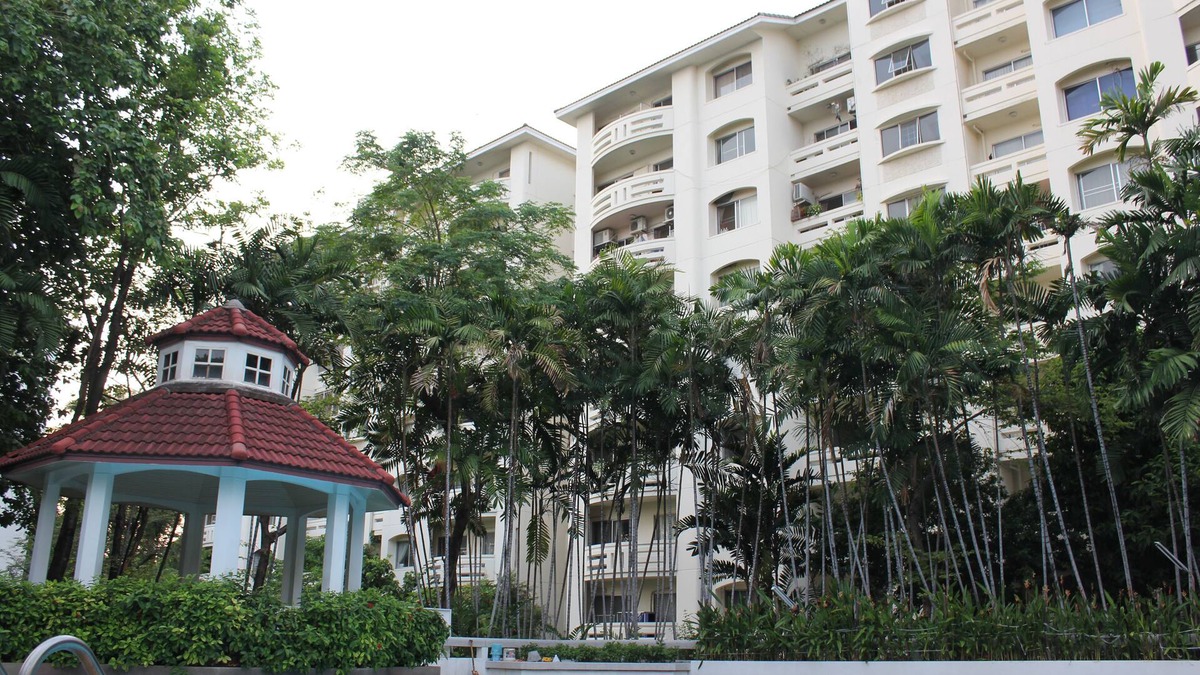 Chan Kasem Apartment | Large Family Room near MRT Ladprao