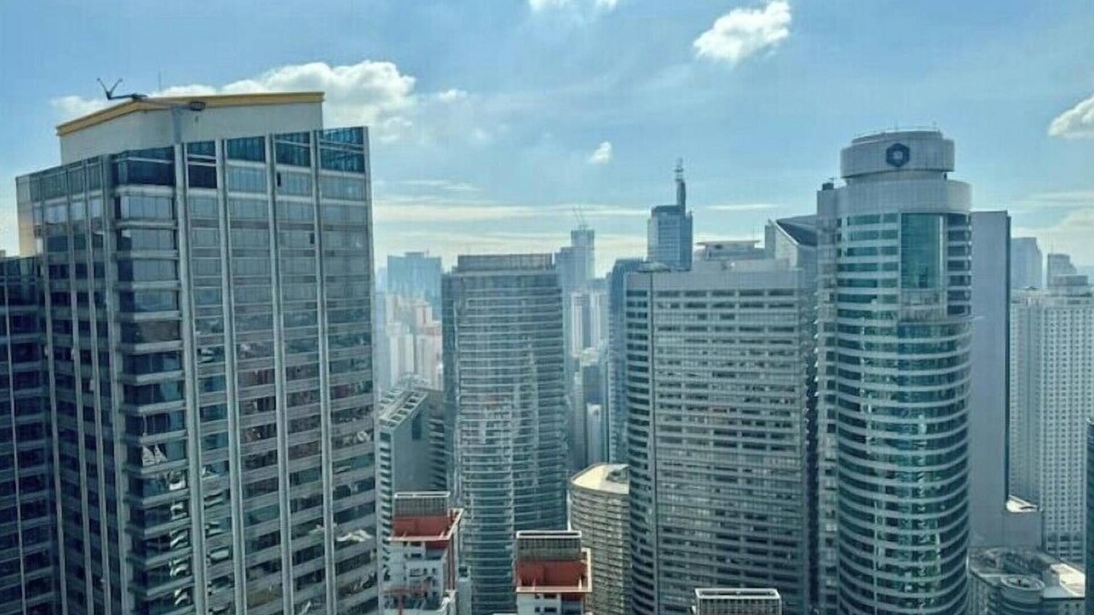 San Antonio Apartment | Large Family stay central Makati swim gym park 300