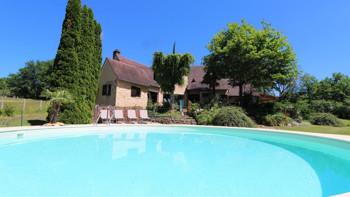 Marquay House | Large family stone house with AC/heated pool/huge fenced garden close by Sarlat