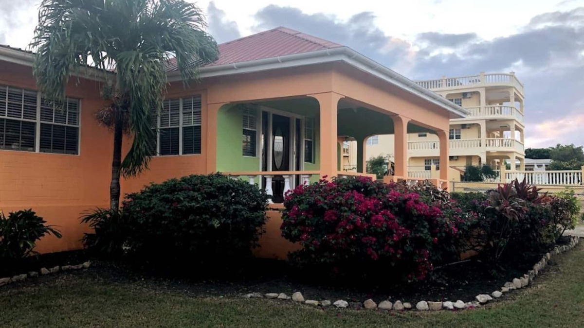Saint John Parish Villa | Large family villa with ocean view and gardens