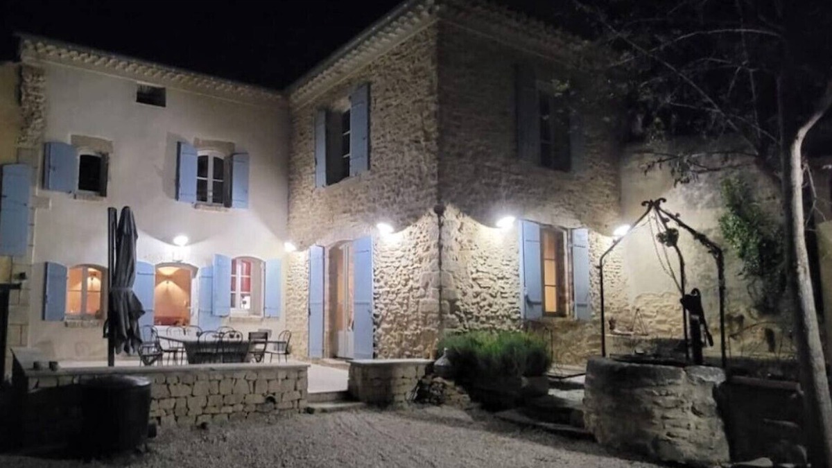 Chateauneuf-du-Pape Other | Large farmhouse with swimming pool amidst the vineyards of Châteauneuf-du-Pape