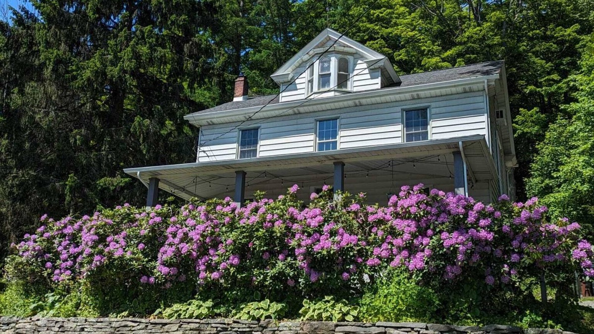 Newfoundland Other | Large Farmhouse near Pocono attractions! Ping-pong and Pool tables included.