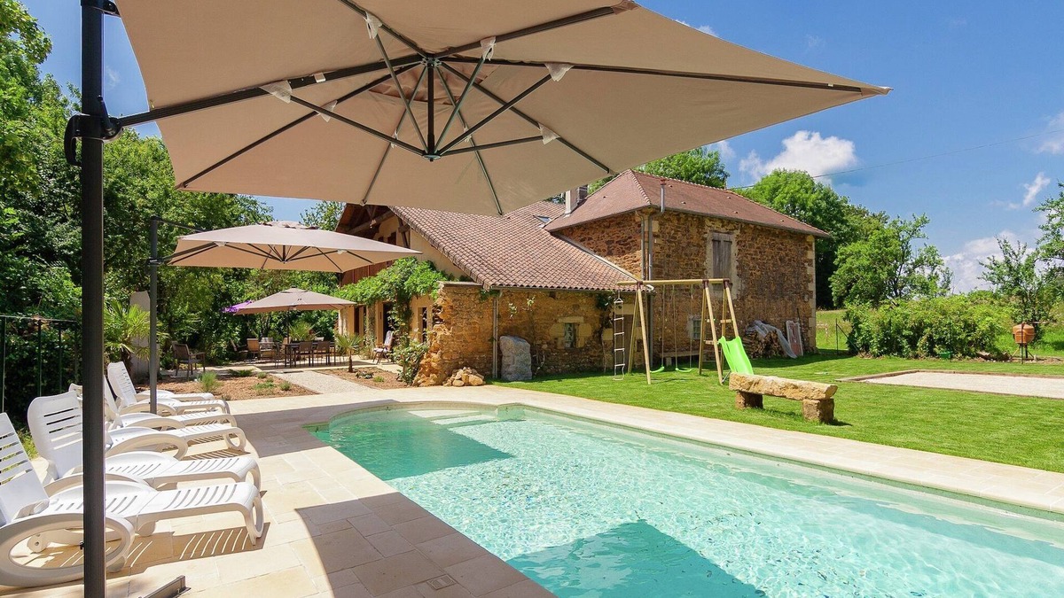 Nantheuil House | Large farmhouse with private garden